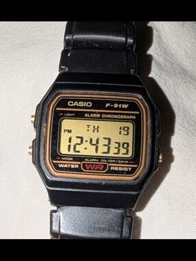 Working Mens Casio F-91W Digital Watch in Black with Gold Accents